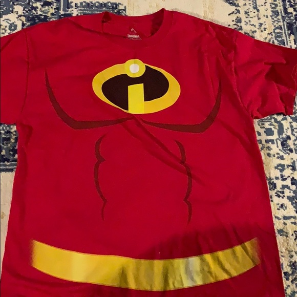 Hanes Other - Incredibles Disney World T Shirt